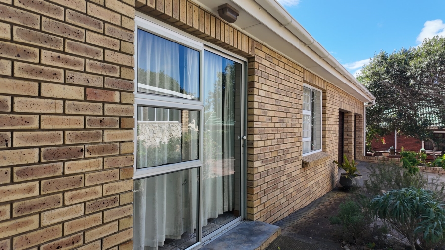 3 Bedroom Property for Sale in Stilbaai Wes Western Cape